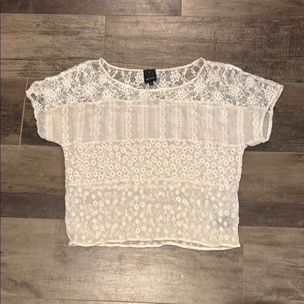 Ella Moss Cream Crop Blouse with Short Sleeves